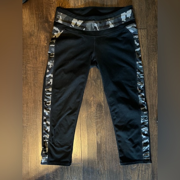 Three (3) piece Fabletics camo outfit! - Picture 4 of 10